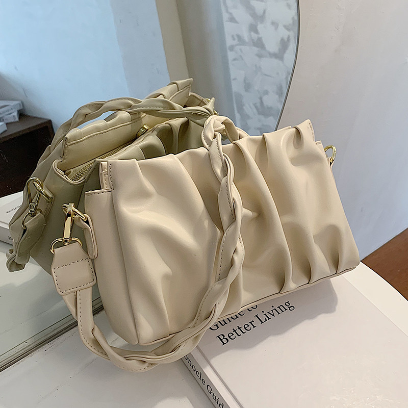 小众网红云朵包超火包包女2025新款潮韩版百搭单肩斜挎时尚小方包,淘宝优惠券,粉丝福利购,淘宝优惠卷