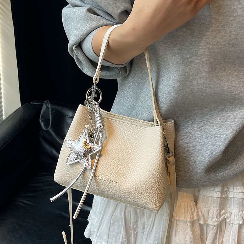 韩系小众设计简约百搭单肩通勤包包女2025夏季新款时尚斜挎水桶包,淘宝优惠券,粉丝福利购,淘宝优惠卷