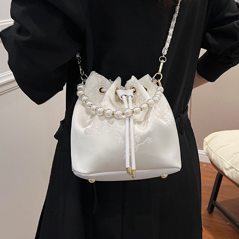 手拎珍珠水桶包女2025夏季新中式刺绣单肩包小众简约高级感斜挎包,淘宝优惠券,粉丝福利购,淘宝优惠卷