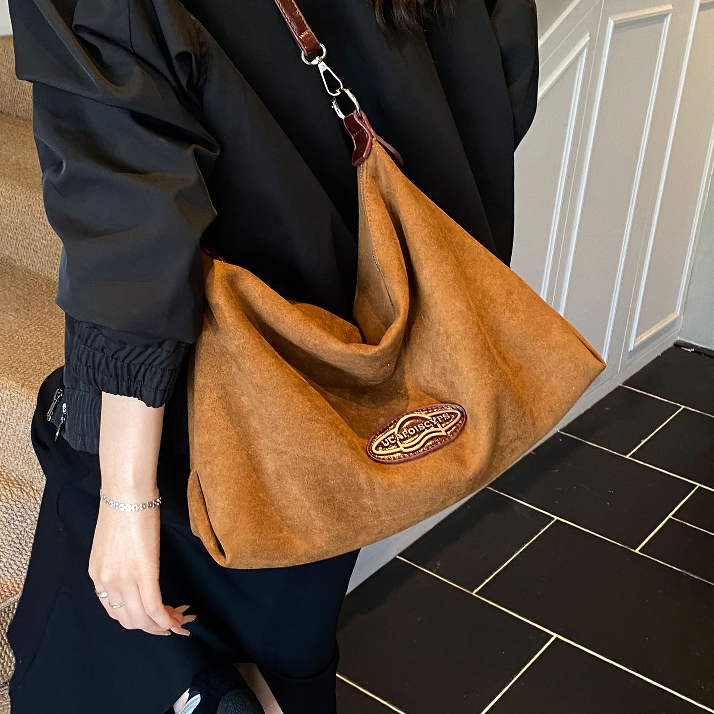 高级感秋季新款大容量2025女式通勤麂皮绒单肩包时尚潮斜挎包,淘宝优惠券,粉丝福利购,淘宝优惠卷