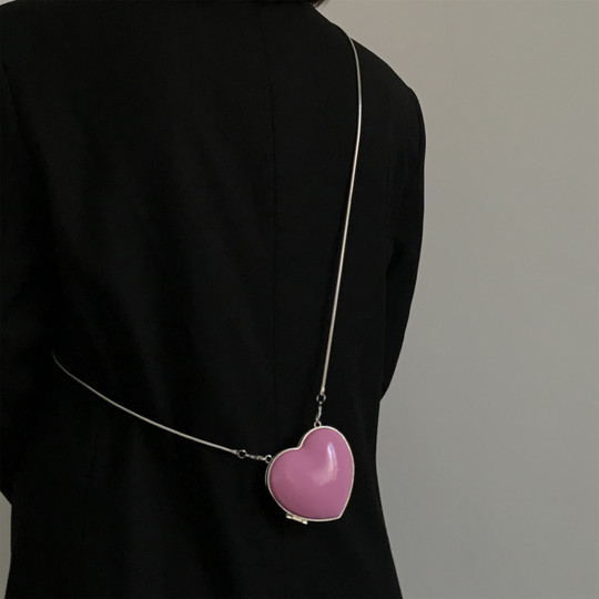 三环路亮片迷你爱心链条包设计感小众耳机包新款个性身体链百搭潮