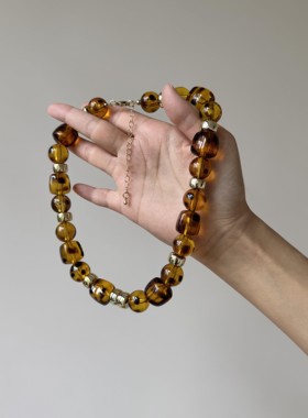 复古琥珀色豹纹串珠项链女秋冬美拉德风时髦百搭高级感锁骨链配饰