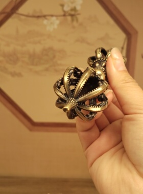 尼泊尔工艺黄铜做旧九股金刚杵带莲花底座家居摆件佛堂寺庙供奉供