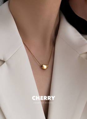 樱桃失焦金色豆豆钛钢项链女小众不掉色锁骨链2024新款高级感配饰