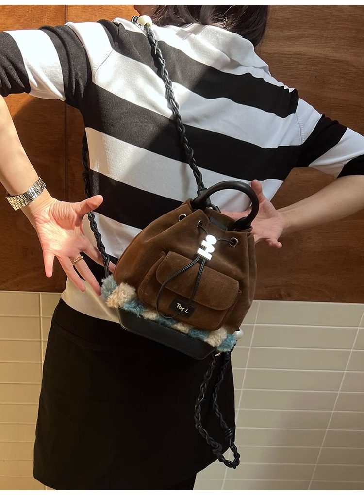  百都森双肩背包