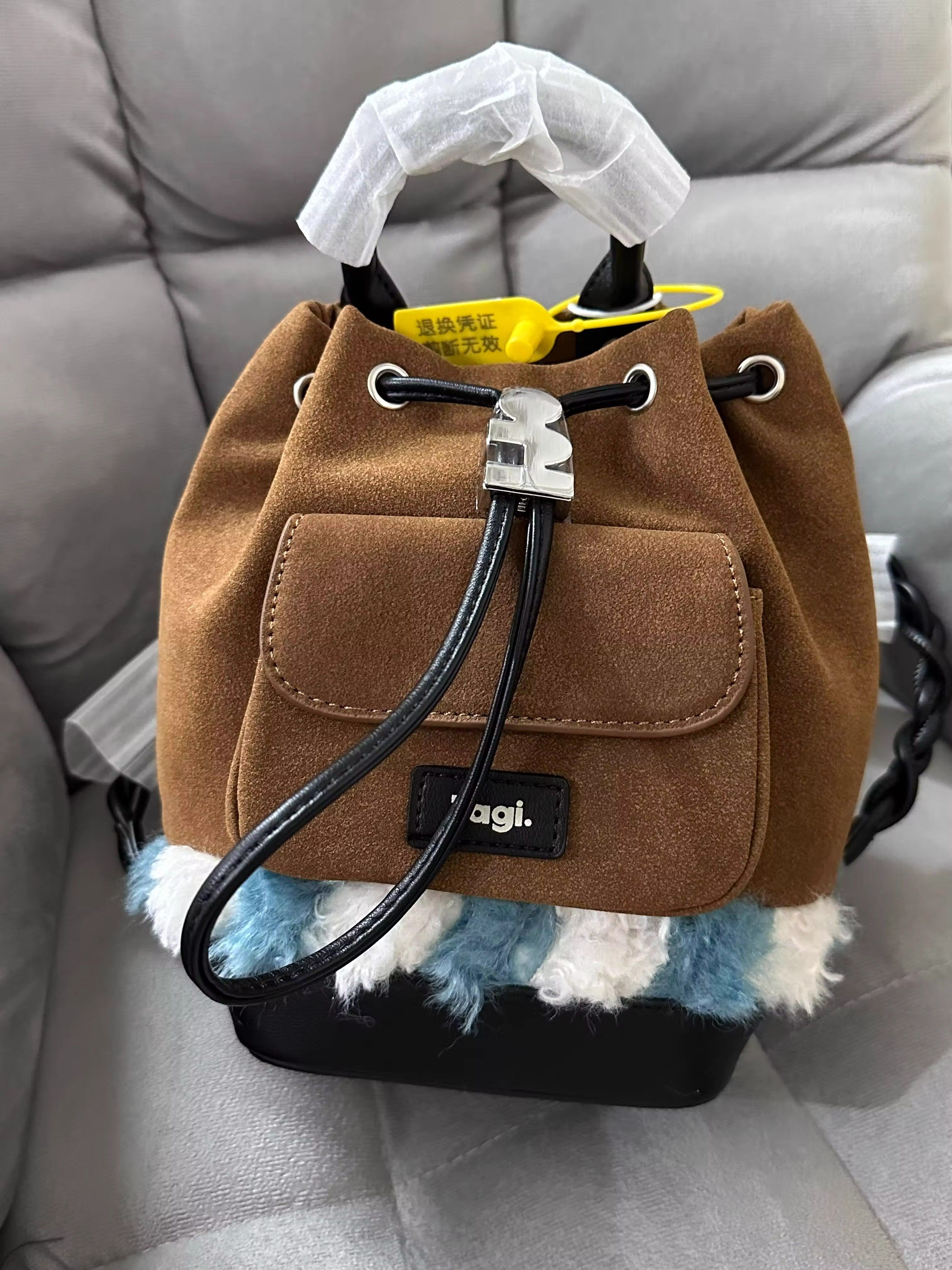  百都森双肩背包