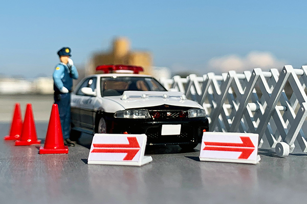 TLV Car Snap16a Nissan Skyline GT-R警车场景套装1/64汽车模型-图0