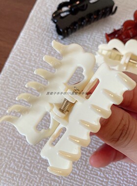 老式发抓！欧美5.5厘米小抓夹3个颜色基础款发抓半扎发黑色琥珀色