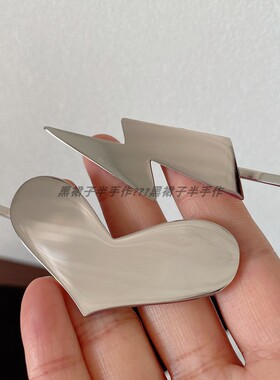 通体钛钢材质~爱心闪电金属发夹