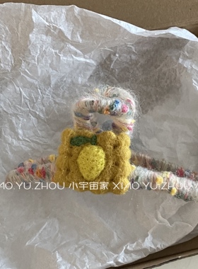 可爱羊毛毡抓夹草莓点点毛线抓夹13cm后脑夹盘发鲨鱼夹女大号发抓