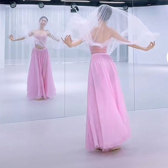 Blühender Wolkentanz, eleganter Schleier, durchscheinender Meeresboden, Samt, Blumentanz, leichter Tüll-Requisiten-Seidenschal