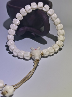 天然鹿角百香籽手串鹿角手持佛珠柏香籽鹿头三通牙骨角文玩佛珠