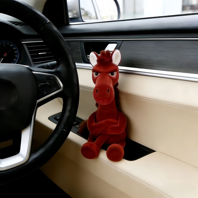 The red pony carriage carries the mascot pendant for the year of birth