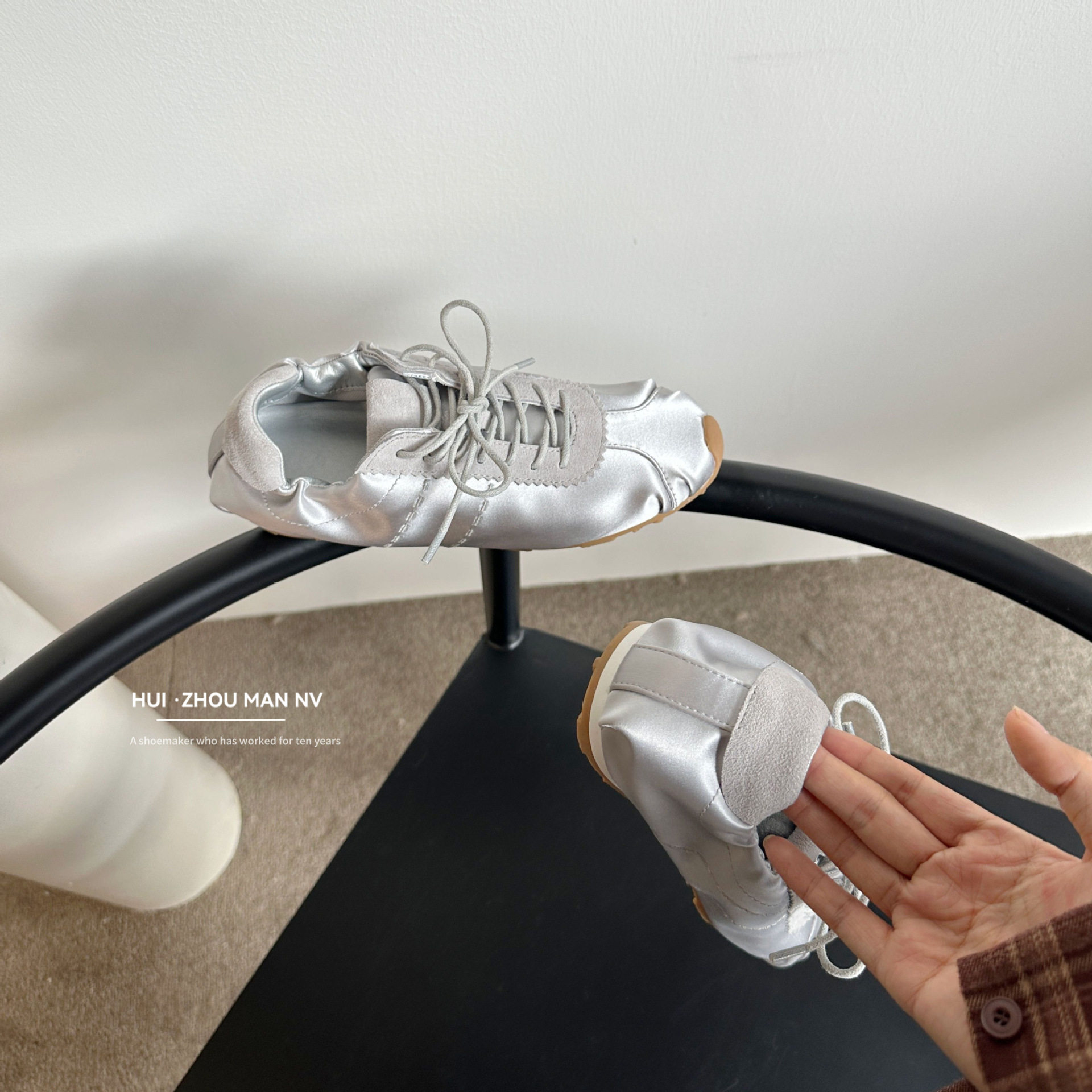 2026早春复古缎面德训鞋女百搭系带平底舒适软底阿甘鞋休闲运动鞋,淘宝优惠券,粉丝福利购,淘宝优惠卷