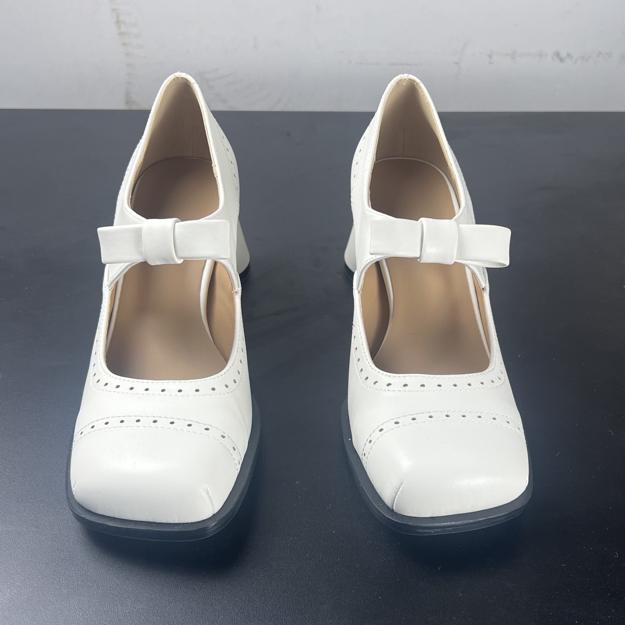 2026早春新款白色布洛克玛丽珍鞋女一字扣带粗跟小香风芭蕾舞单鞋,淘宝优惠券,粉丝福利购,淘宝优惠卷