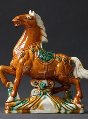 精选唐三彩马g陶瓷马摆件赤兔马工艺礼品客厅装饰品送礼新中式桌