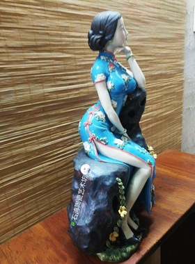 石湾公仔旗袍淡香陶瓷创意摆件