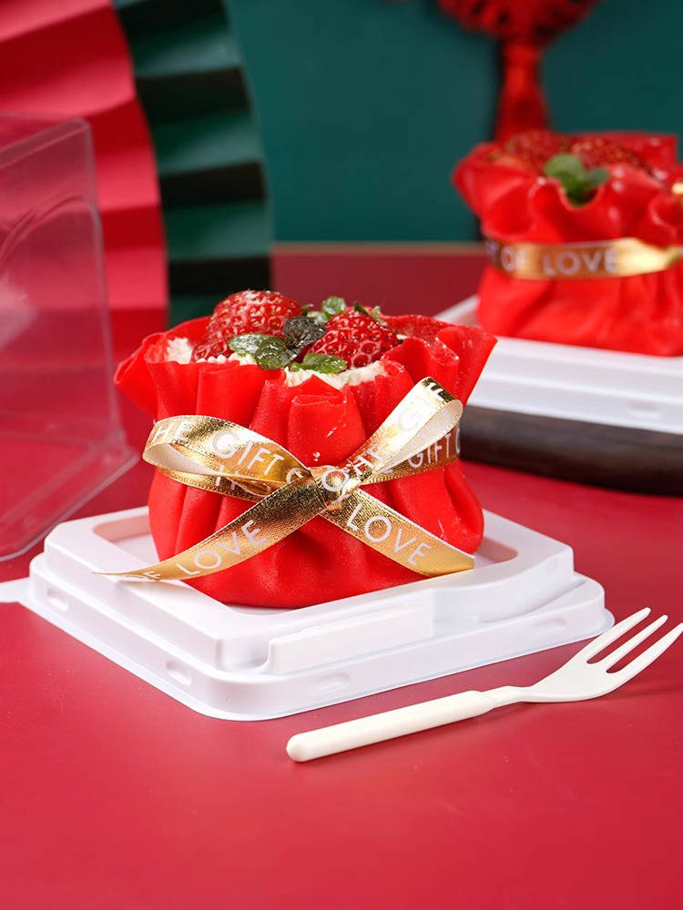 网红透明福袋蛋糕盒草莓奶油盒子西点慕斯切块包装盒带叉子吸塑盒 - 图1