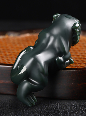 新疆和田玉青玉细料生肖虎手把件