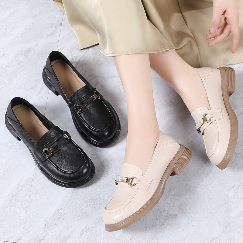 白色乐福鞋女2024新款英伦粗跟小皮鞋真皮软底妈妈鞋春季大码女鞋