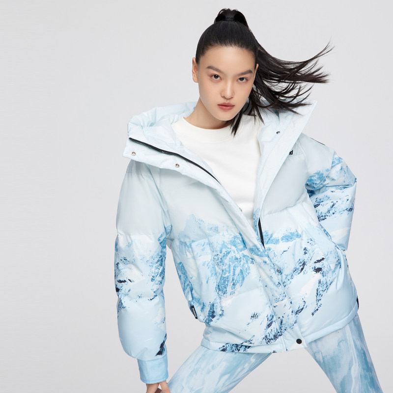 波司登短款连帽设计羽绒服外套