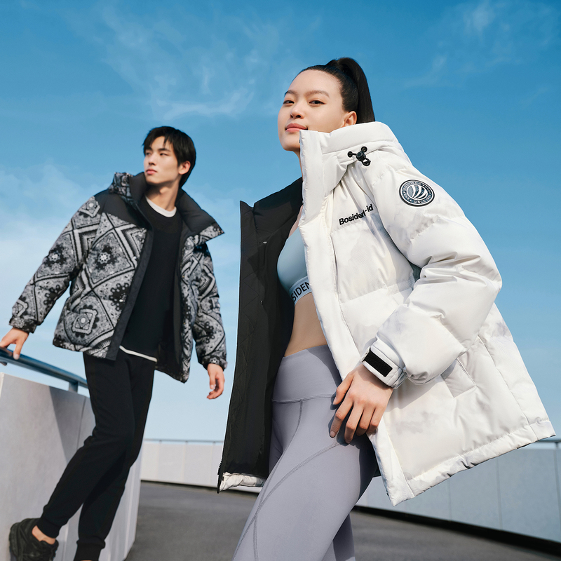 [新国标]波司登奥莱情侣款时尚印花连帽设计保暖潮流羽绒服短外套
