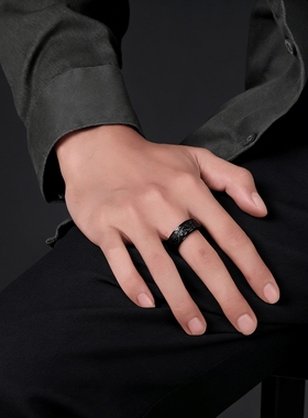 恶魔之眼钛钢男士旋转解压戒指