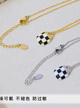 钛钢锁骨链黑白棋盘格吊坠项链