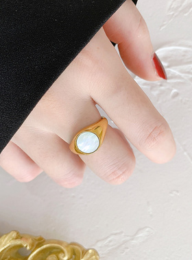 轻奢欧美风圆形贝母金色珍珠戒指