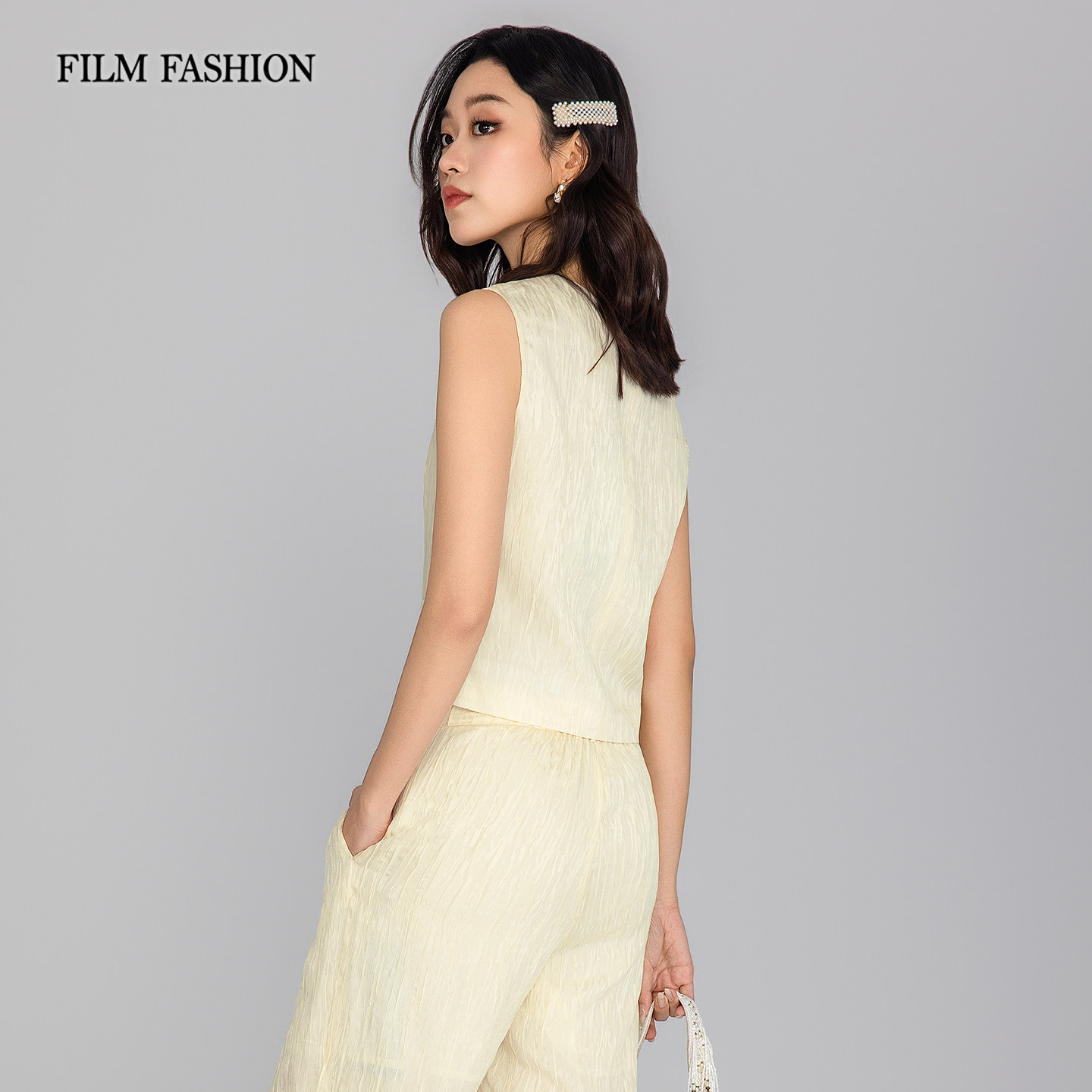 One Movie One Fashion 2026 Summer New V-neck Vest Vest National Style Fashion Casual Dark Pattern Jacquard Women