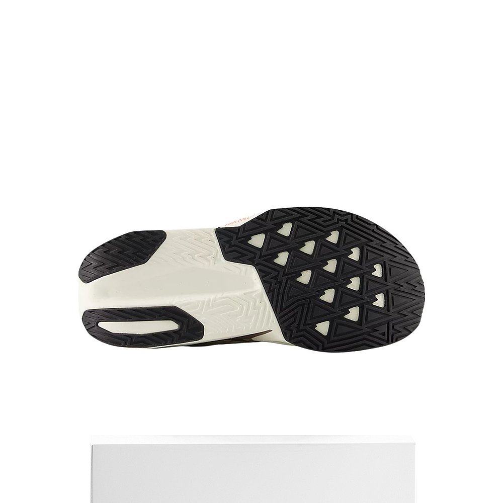 日本直邮New Balance FuelCell Rebel v5 女士跑鞋棕色/米色WFCXL - 图3