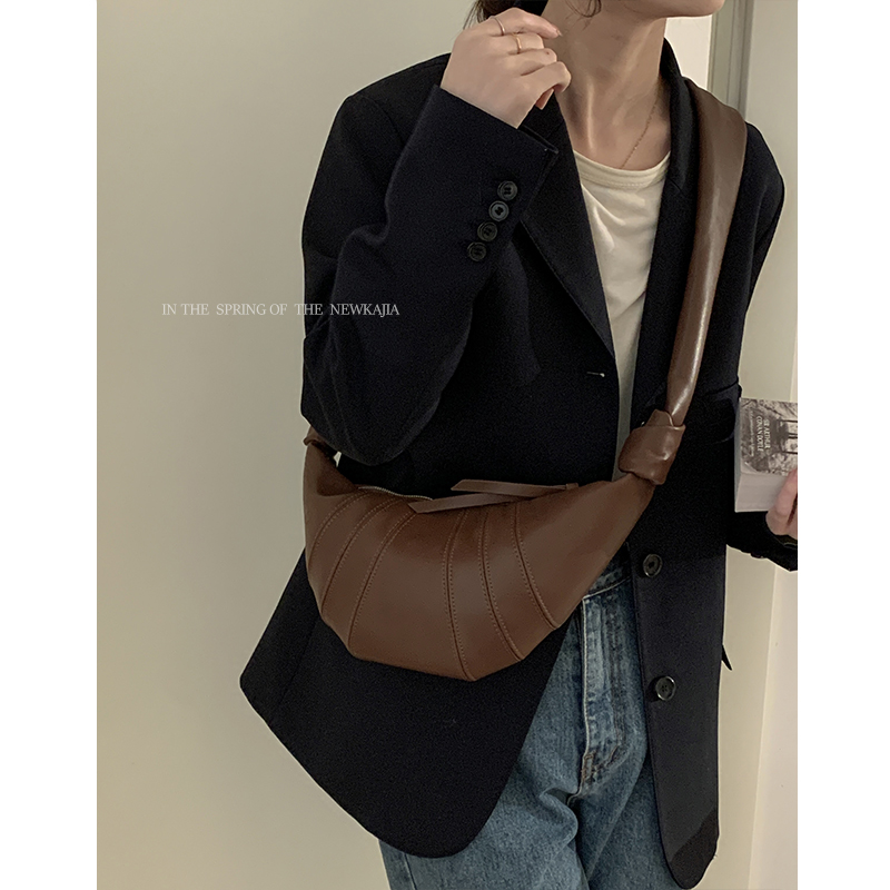 百搭ins斜挎包包女2024新款潮时尚复古马鞍包小众韩国单肩新月包,淘宝优惠券,粉丝福利购,淘宝优惠卷