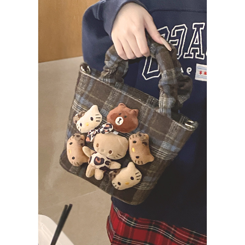 卡通玩偶毛呢包包女2024新款潮秋冬复古格子手提托特包百搭斜挎包,淘宝优惠券,粉丝福利购,淘宝优惠卷