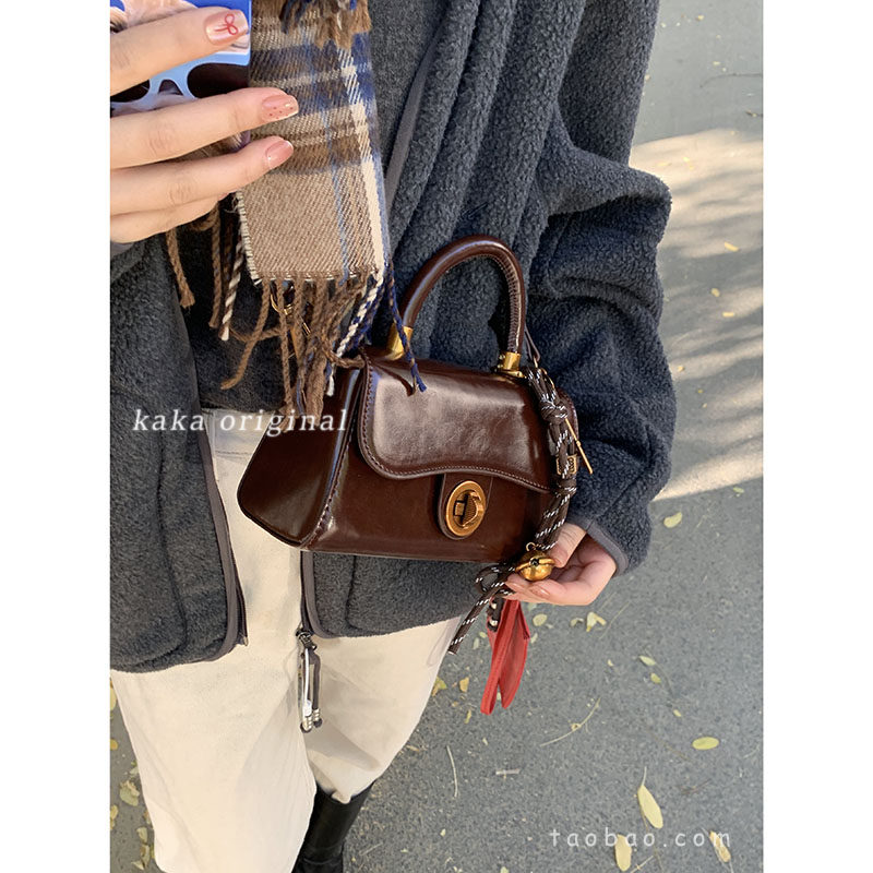 秋冬手提通勤包包女2024新款潮复古小方包百搭多功能单肩斜挎包,淘宝优惠券,粉丝福利购,淘宝优惠卷