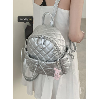 Xiaoxiangfeng rhombus backpack ແມ່ຍິງ 2024 ໃຫມ່ trendy Korean backpack ນັກຮຽນຖົງນັກຮຽນທີ່ມີຄວາມຈຸຂະຫນາດໃຫຍ່ Portable