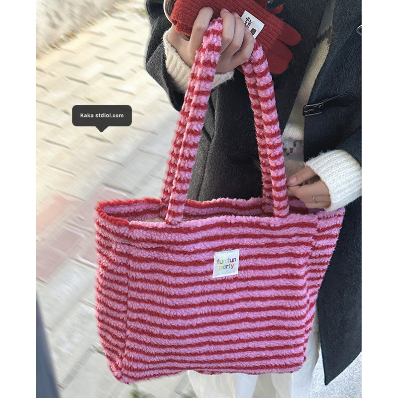 条纹毛绒包包女冬季2024新款潮学院风托特包大容量手提羊羔毛包包,淘宝优惠券,粉丝福利购,淘宝优惠卷