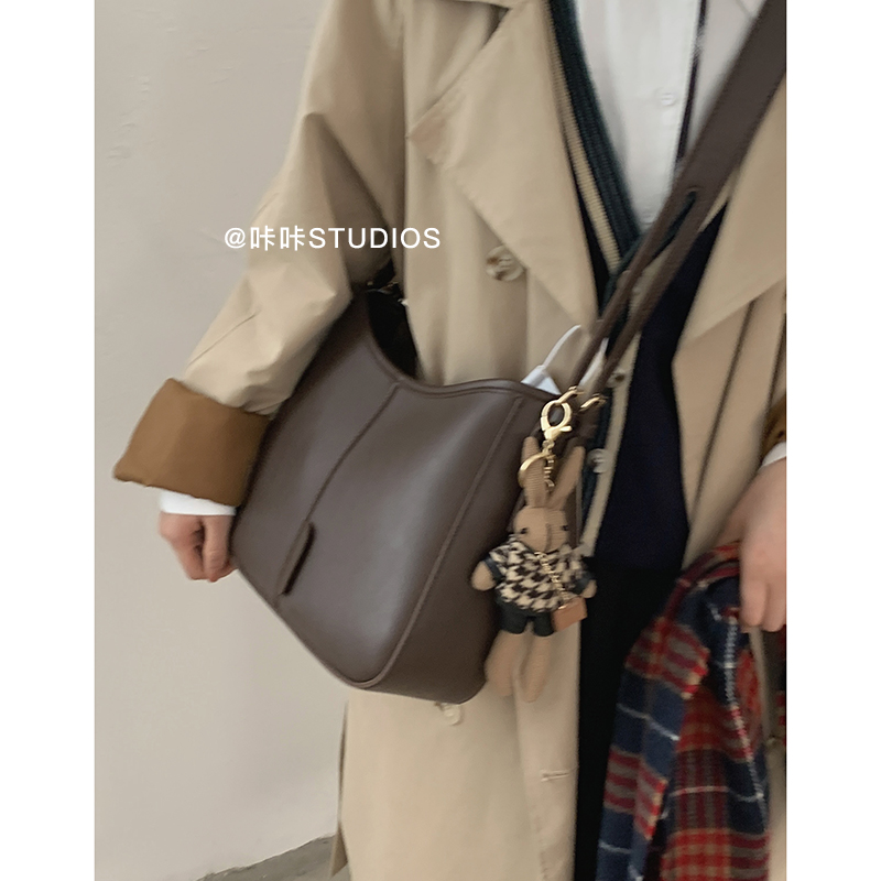 百搭ins斜挎包包女2021秋冬新款潮时尚复水桶包高级感大容量包,淘宝优惠券,粉丝福利购,淘宝优惠卷
