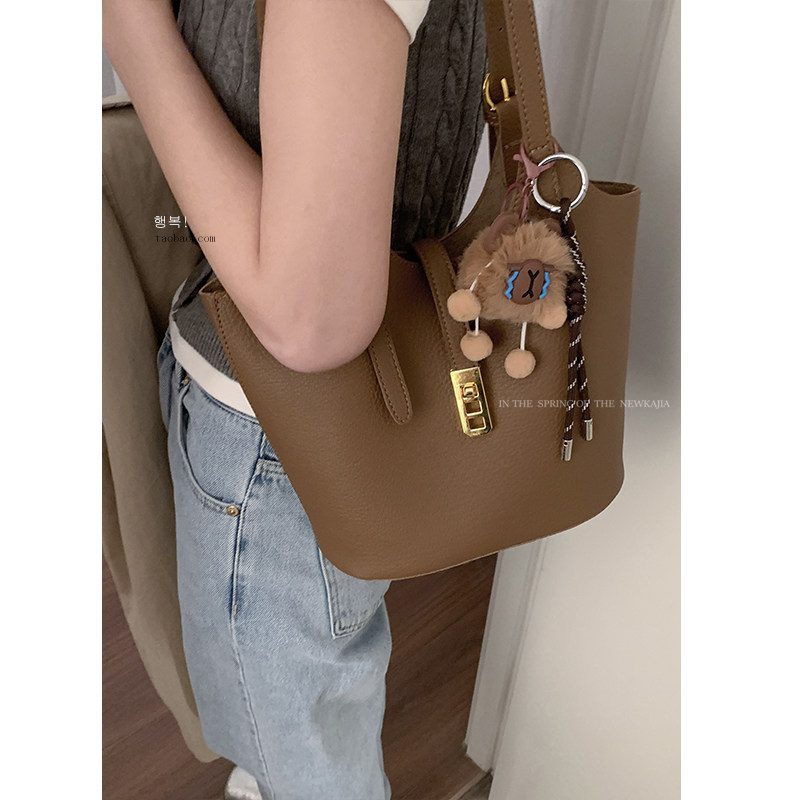 手提菜篮子包包女式2024新款秋冬潮韩国复古水桶包简约单肩腋下包,淘宝优惠券,粉丝福利购,淘宝优惠卷