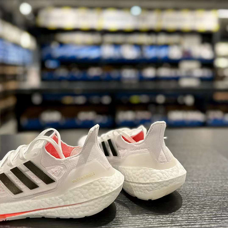 Adidas阿迪达斯女鞋跑步鞋ULTRABOOST网面透气缓震运动鞋子S23840 - 图1