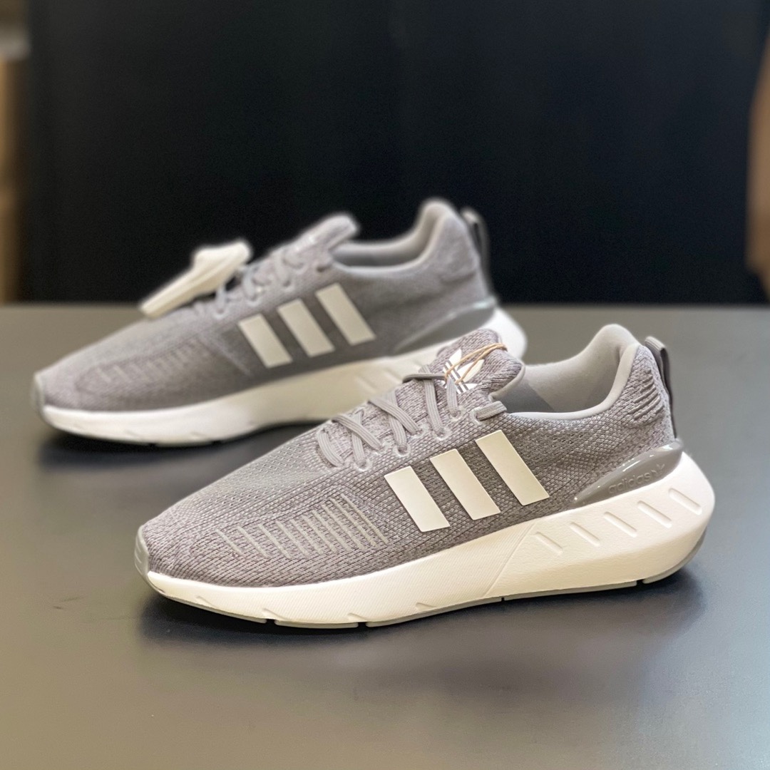 Adidas三叶草 SWIFT RUN 白色小椰子女跑鞋GZ3495 - 图0