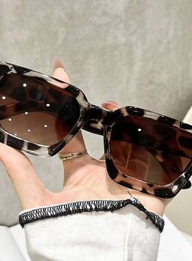 Unisex 2PCS Plastic Rectangular Modern Sunglasses Classic