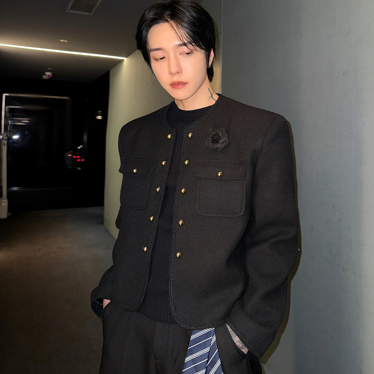 子上男装秋冬高级感小众设计感短款垫肩金色纽扣轻奢毛呢夹克外套 - 图3