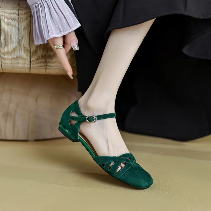 真皮青蕴包头凉鞋女2024年新款夏季低跟鞋绿色显瘦一字带罗马凉鞋