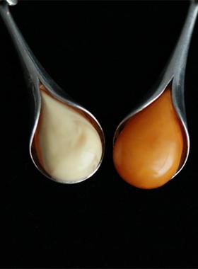 欧洲镶嵌水滴形天然老蜜蜡吊坠