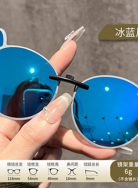 夹在近视眼镜上的墨镜儿童