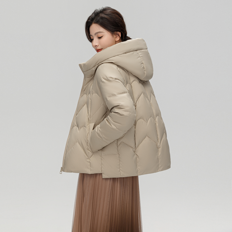 雪中飞2025年货冬新款女士妈妈短款羽绒服休闲简约大码时尚暖外套