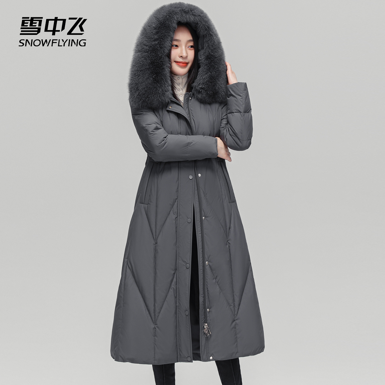 雪中飞2023秋冬新款奢华狐狸大毛领 雪中飞羽绒服
