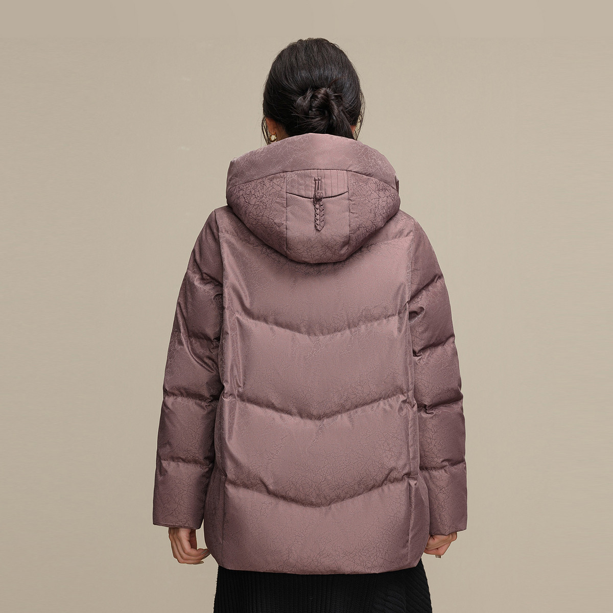 雪中飞2026夏新款女短款连帽羽绒服妈妈款中老年加厚宽松大码暖