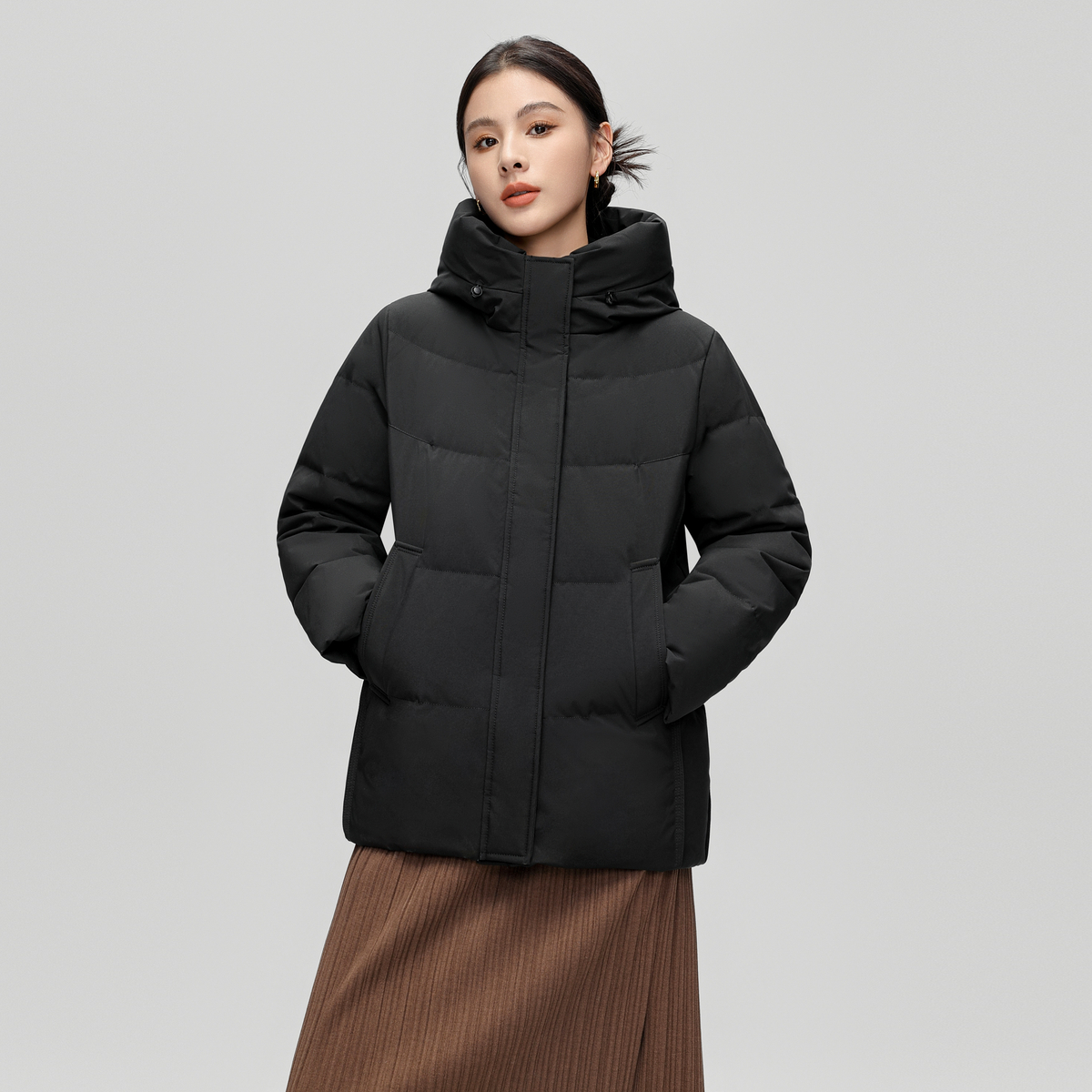 【妈妈款】雪中飞女士连帽时尚休闲短款羽绒服