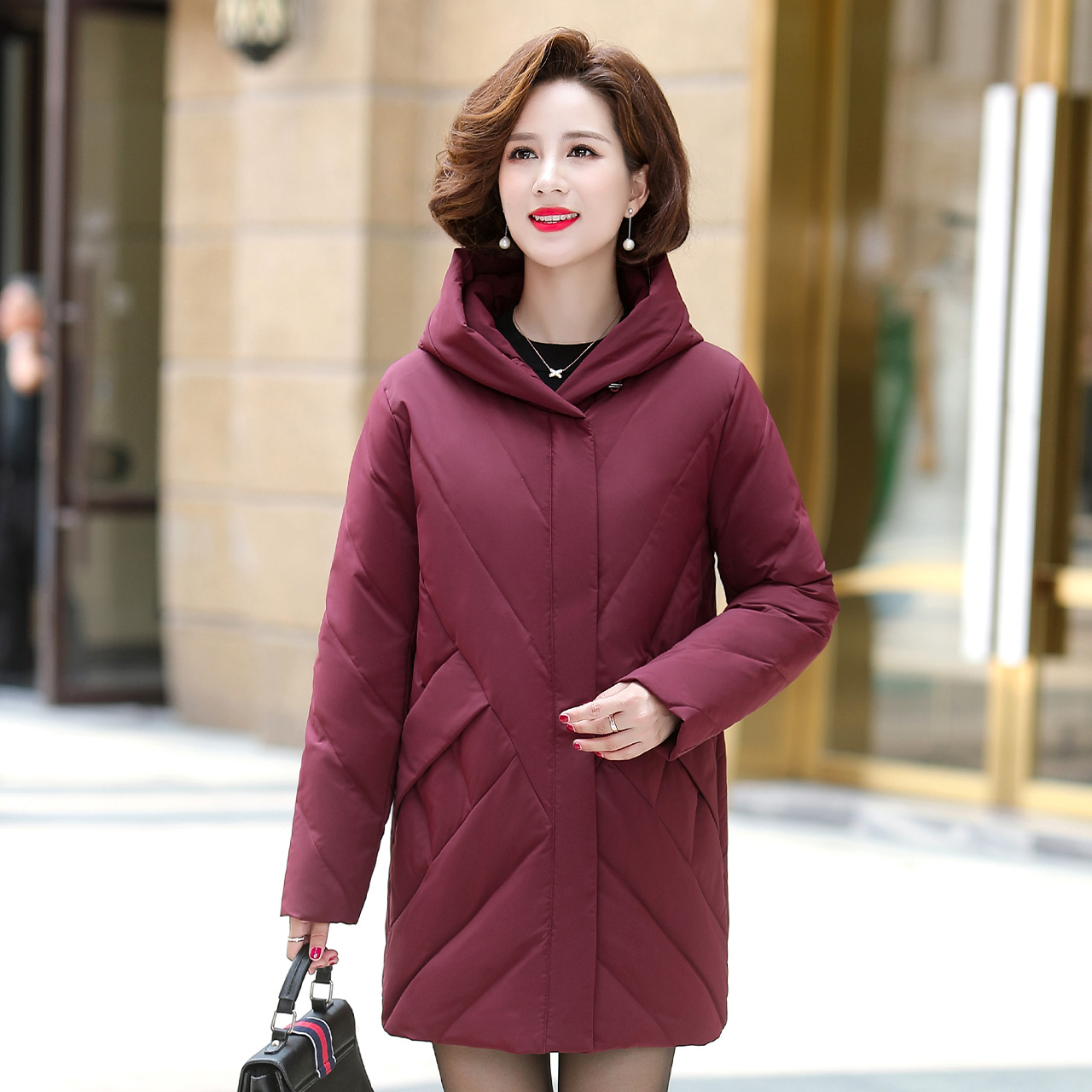 雪中飞 秋冬新款基础简约气质修身大口袋女士连帽中长羽绒服 2019 雪中飞 秋冬新款基础简约气质修身大口袋女士连帽中长羽绒服 2019